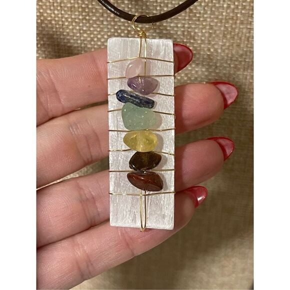 ✨Chakra Selenite Pendant Necklace - Picture 3 of 4